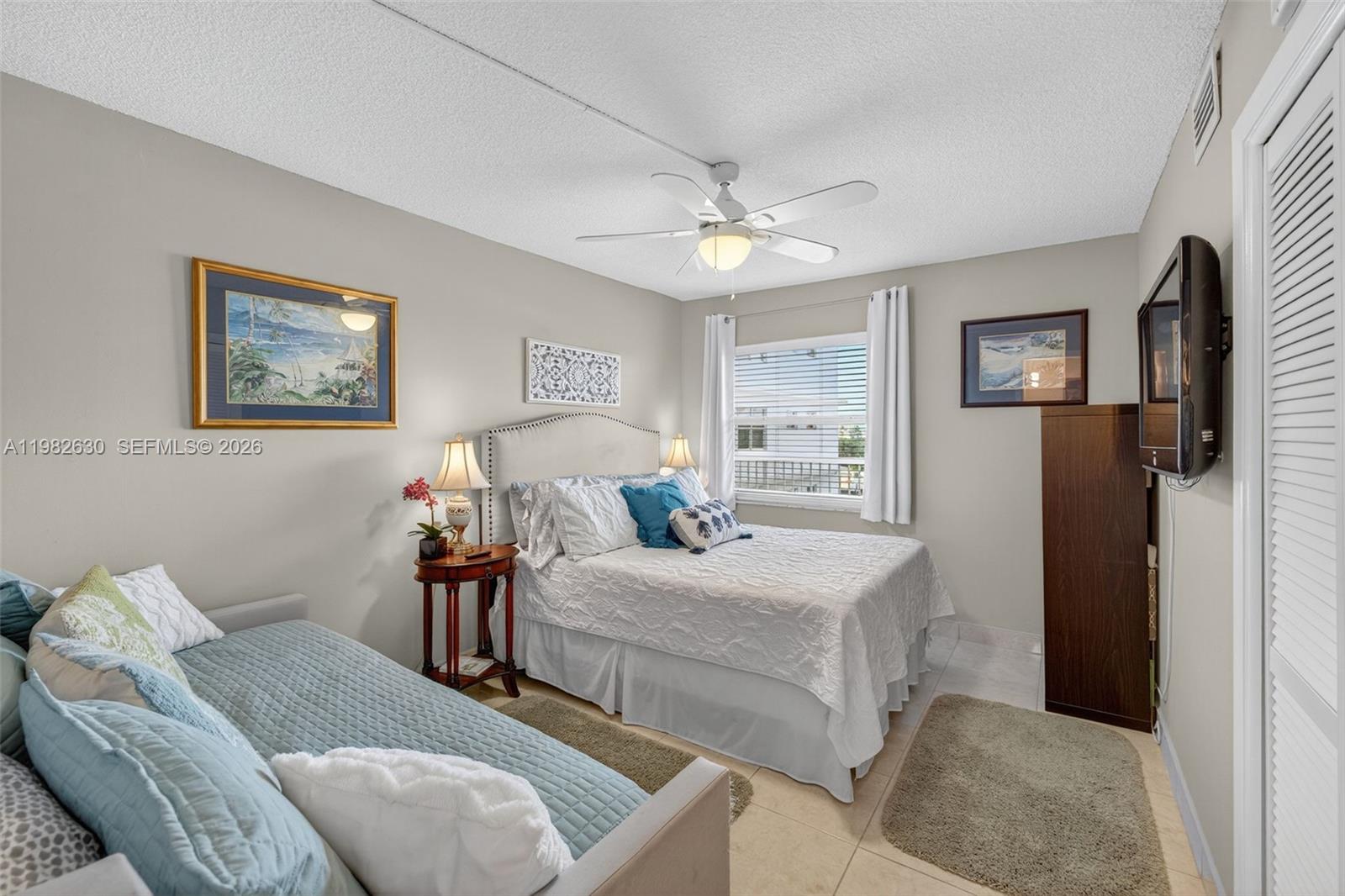 121 Golden Isles Dr #205, Hallandale Beach FL 33009