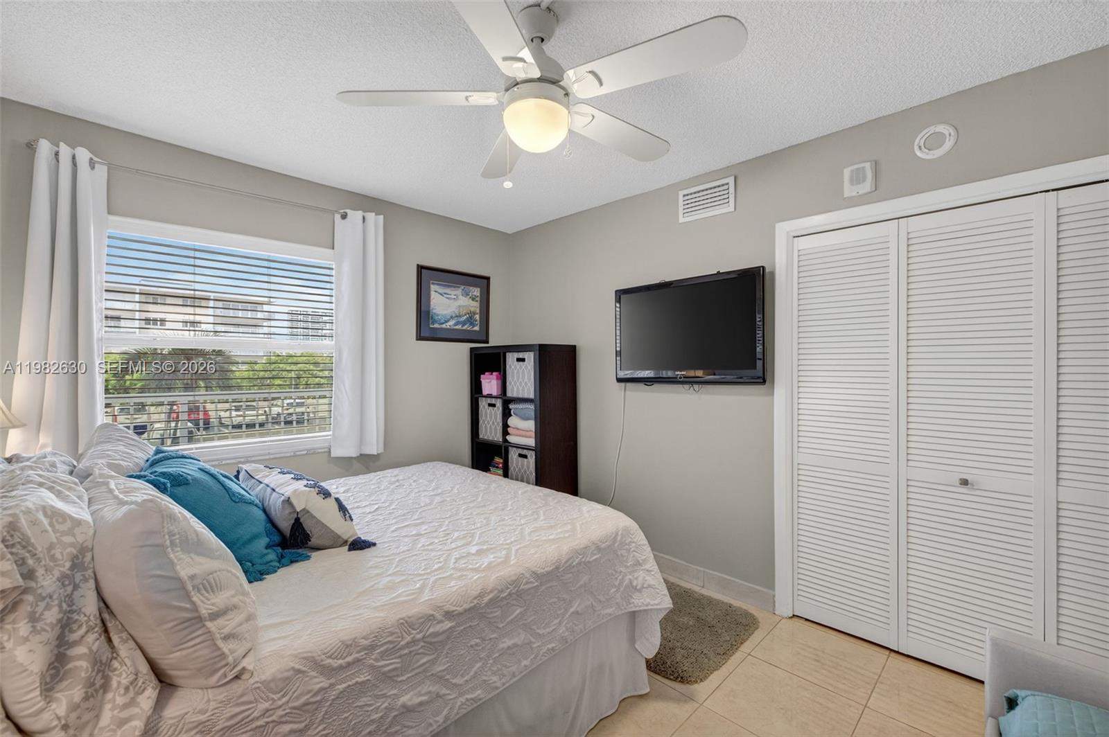 121 Golden Isles Dr #205, Hallandale Beach FL 33009