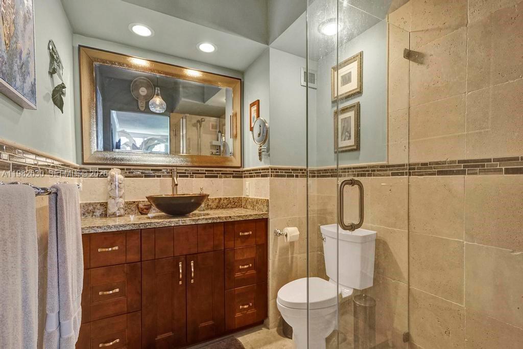 121 Golden Isles Dr #205, Hallandale Beach FL 33009