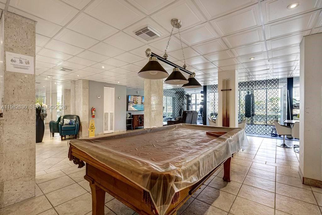 121 Golden Isles Dr #205, Hallandale Beach FL 33009