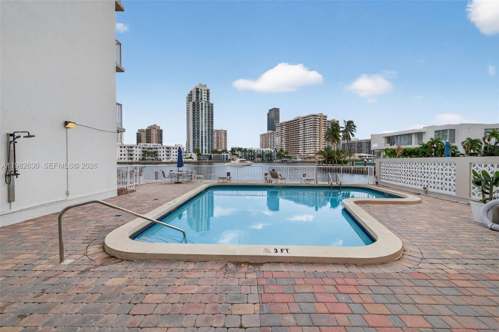 121 Golden Isles Dr #205, Hallandale Beach FL 33009