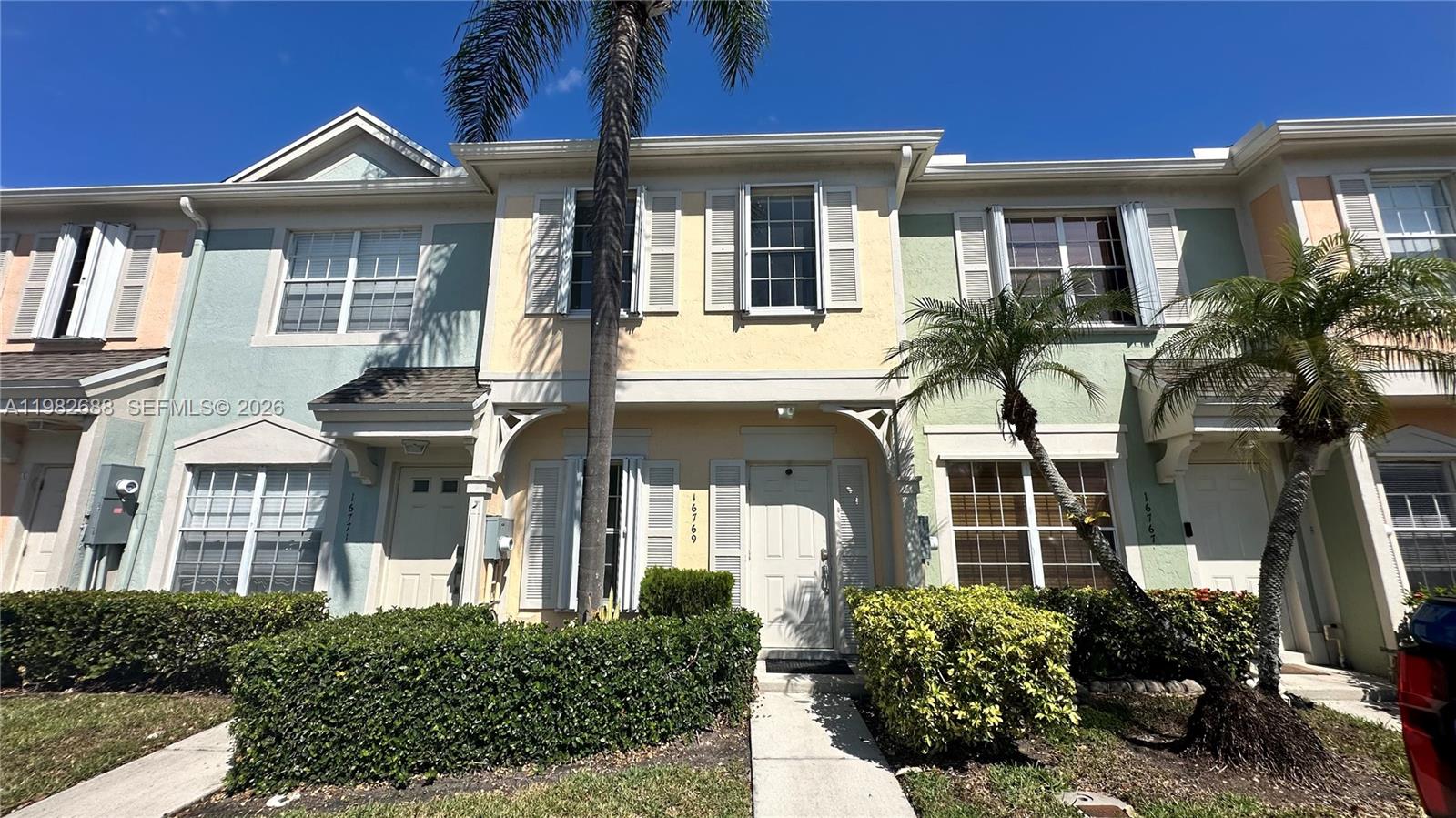 16769 Hemingway Dr, Weston FL 33326