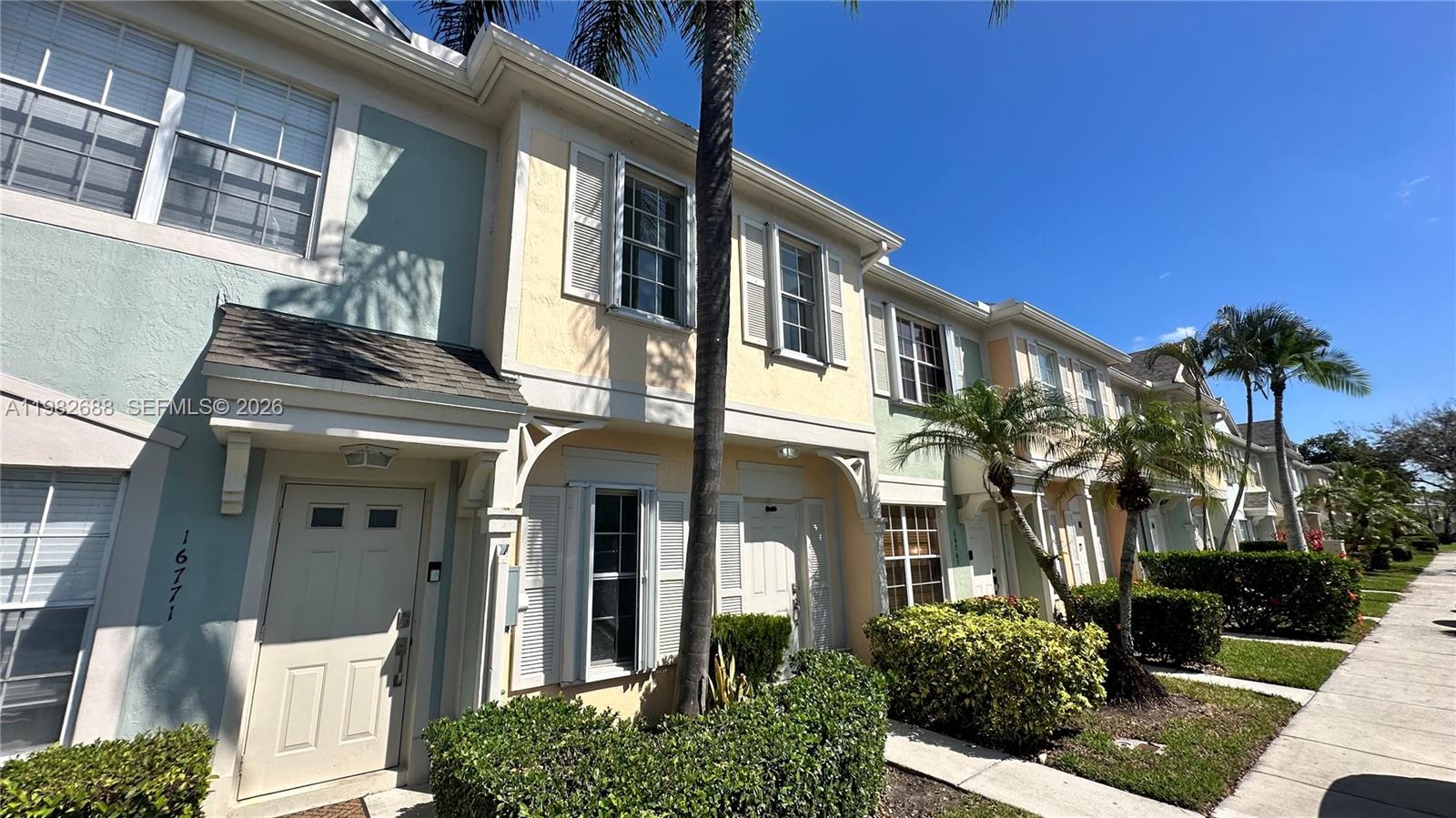 16769 Hemingway Dr, Weston FL 33326
