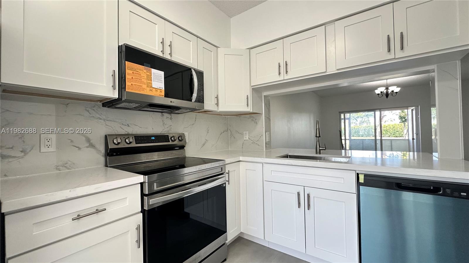 16769 Hemingway Dr, Weston FL 33326
