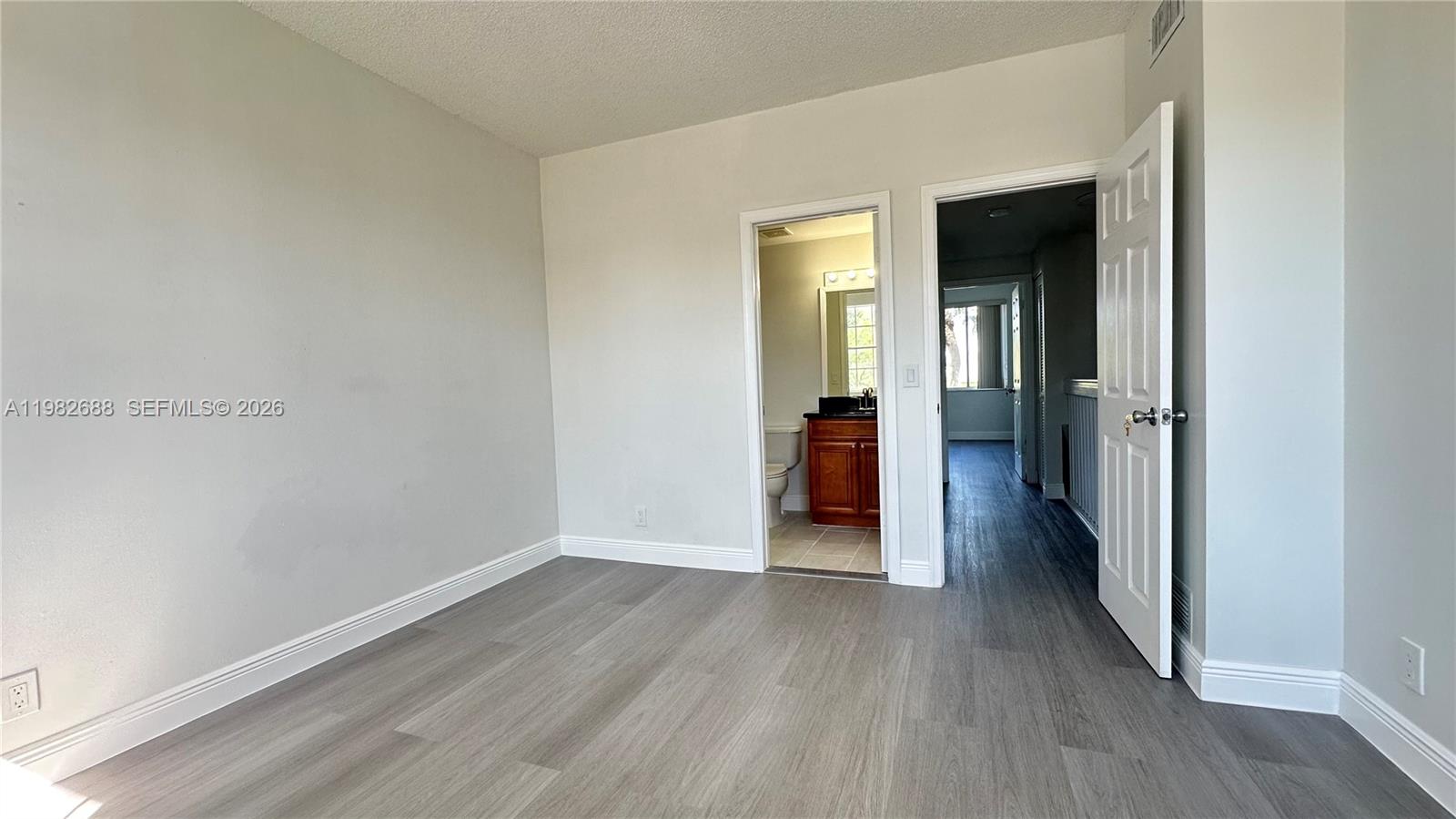 16769 Hemingway Dr, Weston FL 33326