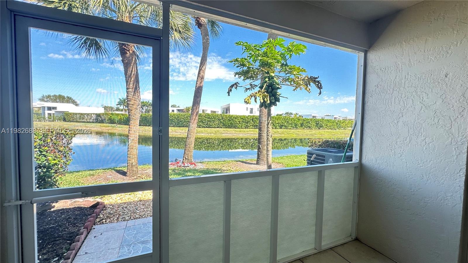 16769 Hemingway Dr, Weston FL 33326