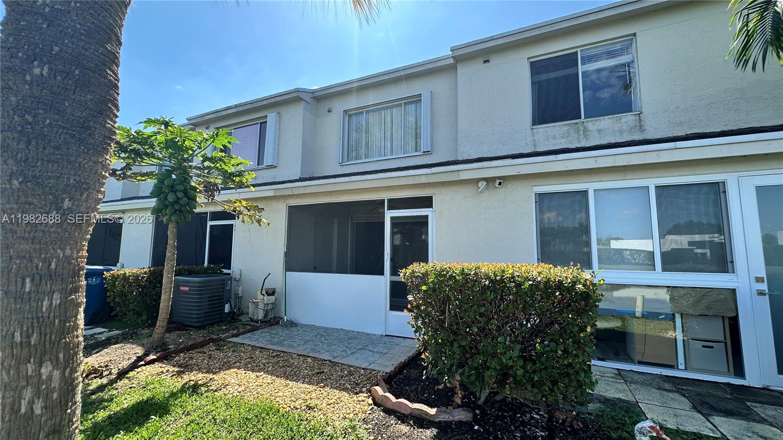 16769 Hemingway Dr, Weston FL 33326