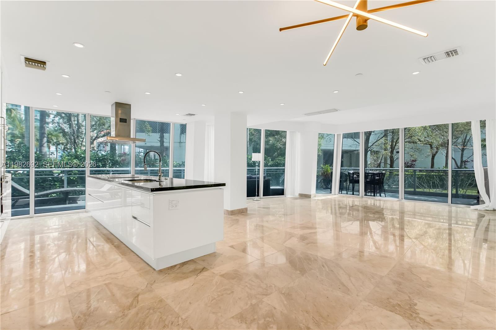 2950 NE 188th St #150, Aventura FL 33180