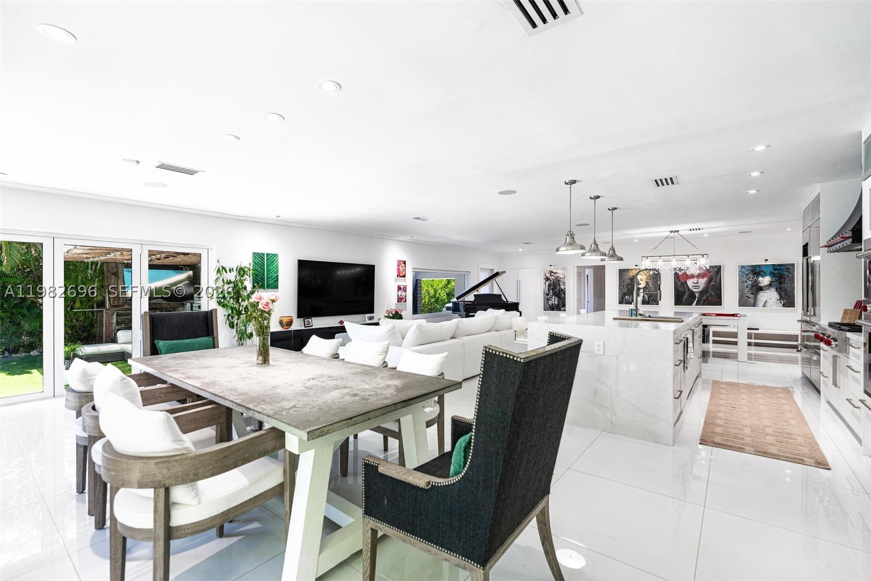 1865 Daytonia Rd, Miami Beach FL 33141