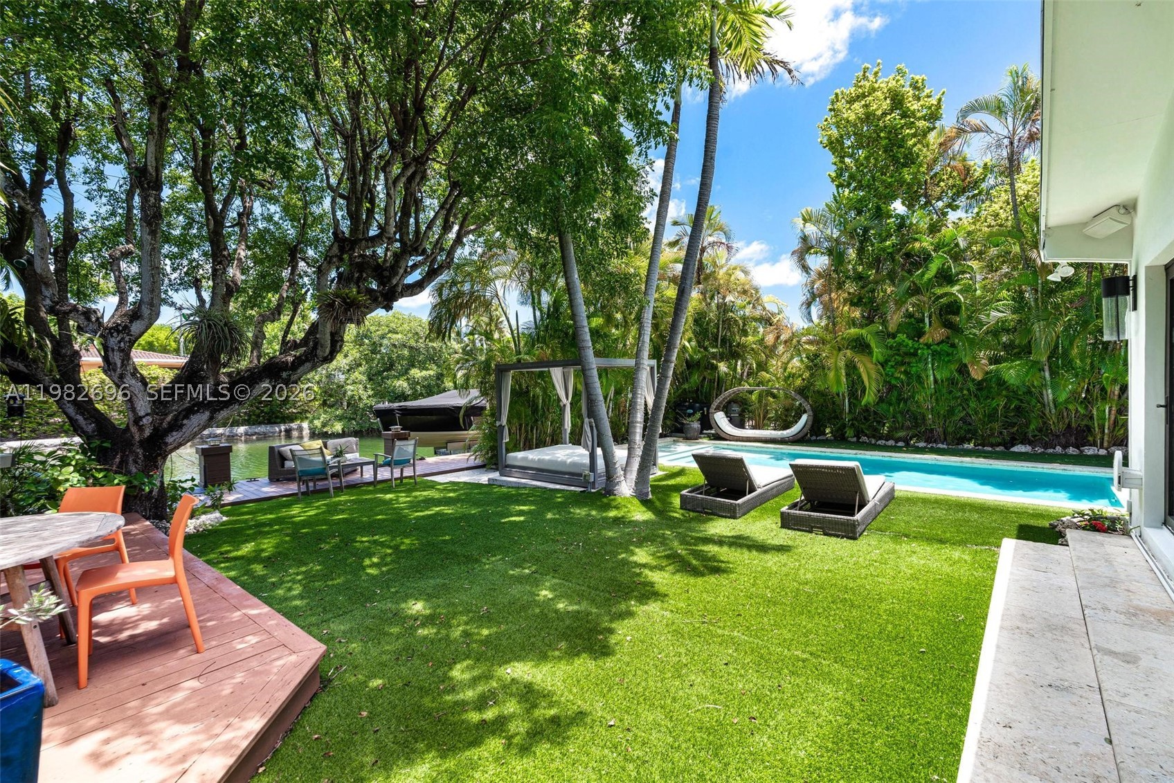 1865 Daytonia Rd, Miami Beach FL 33141