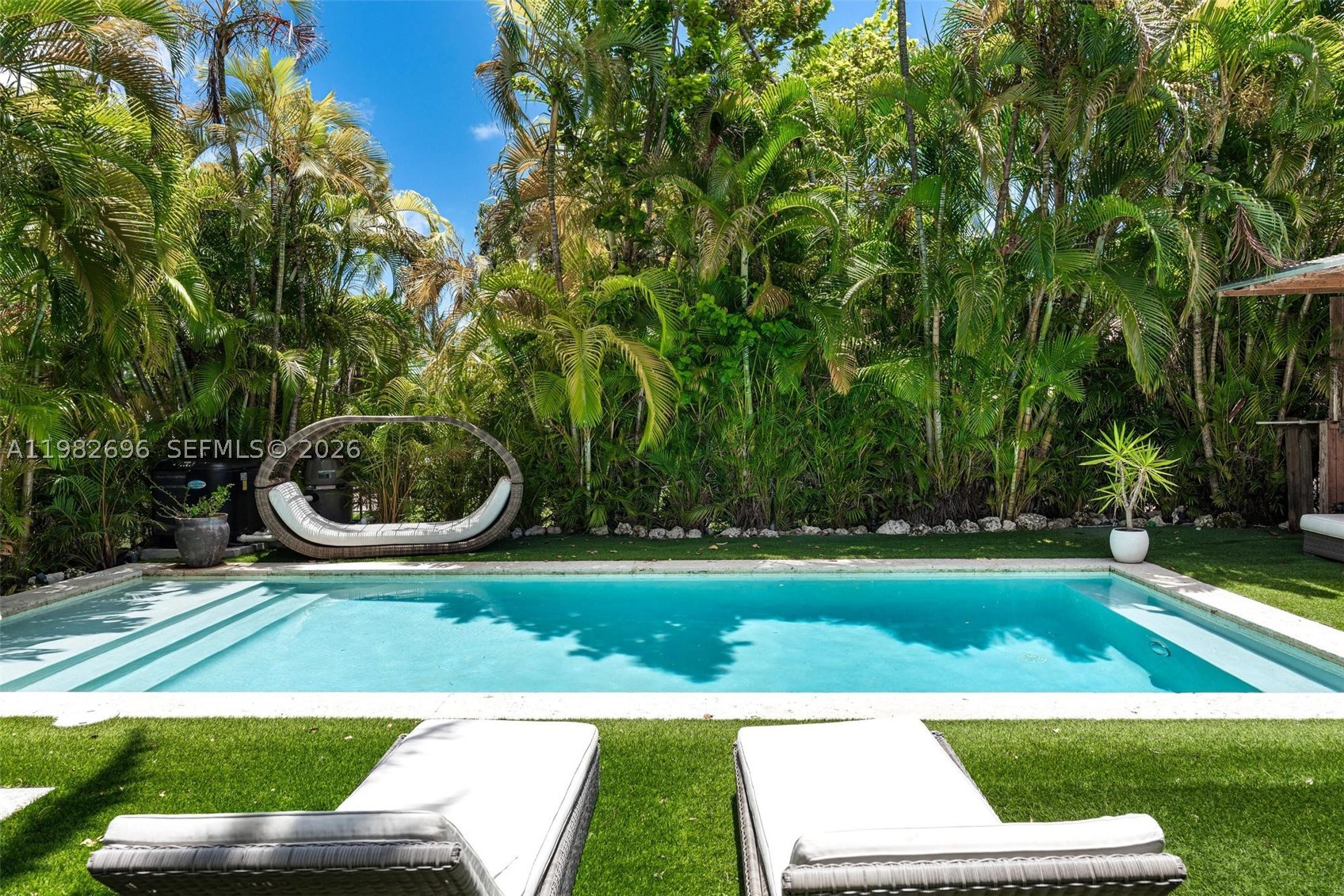 1865 Daytonia Rd, Miami Beach FL 33141