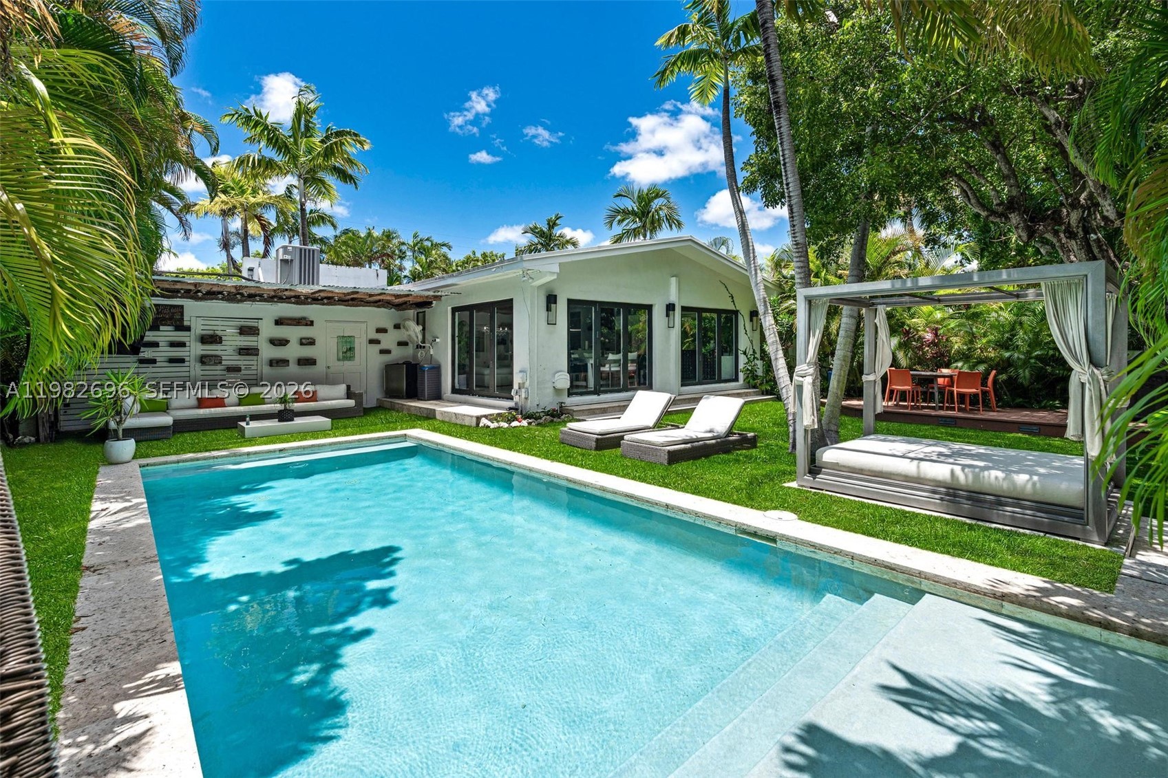 1865 Daytonia Rd, Miami Beach FL 33141