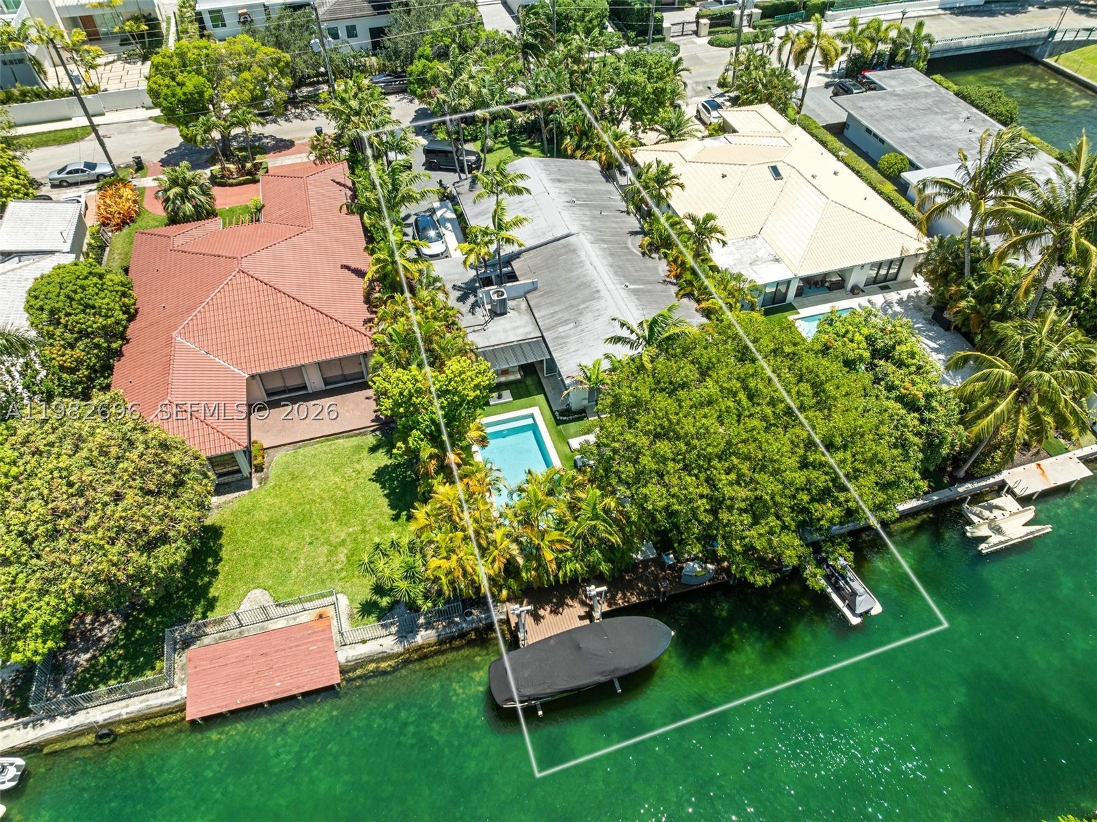 1865 Daytonia Rd, Miami Beach FL 33141
