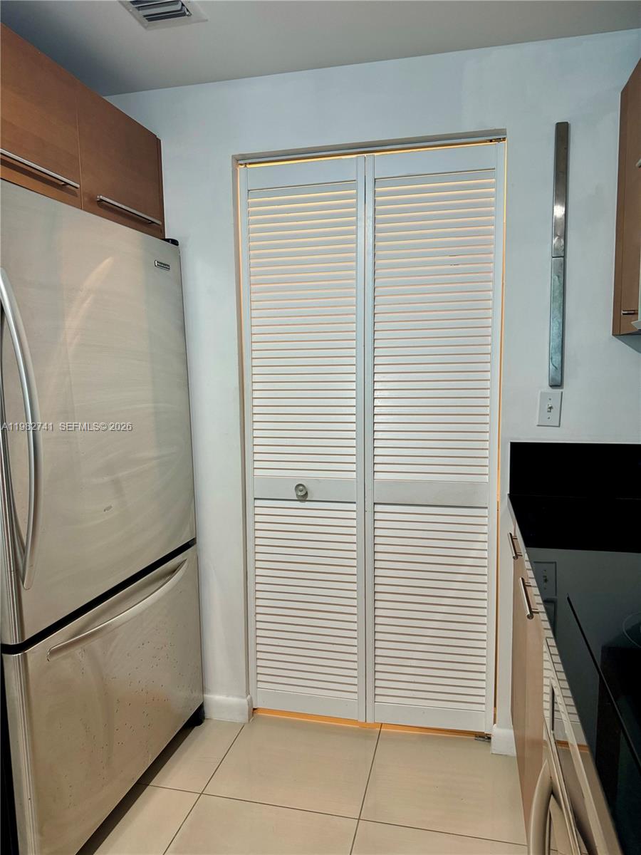 253 NE 2nd St #2306, Miami FL 33132