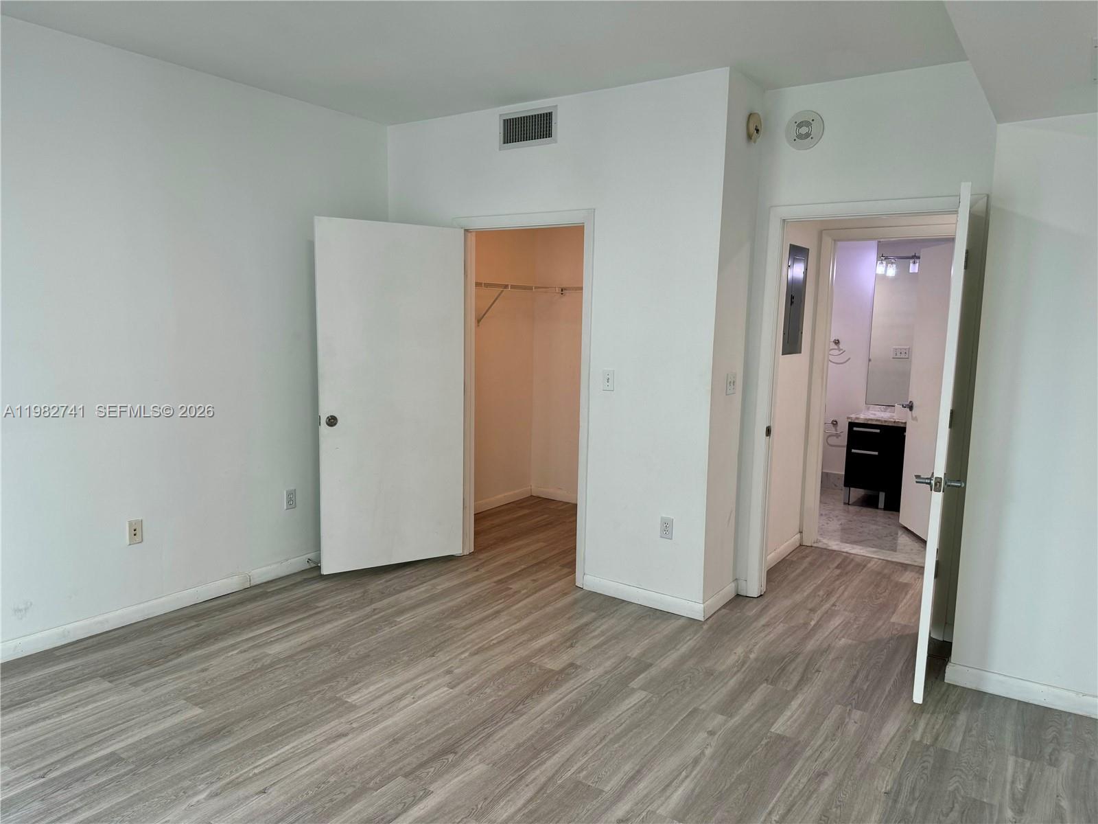 253 NE 2nd St #2306, Miami FL 33132
