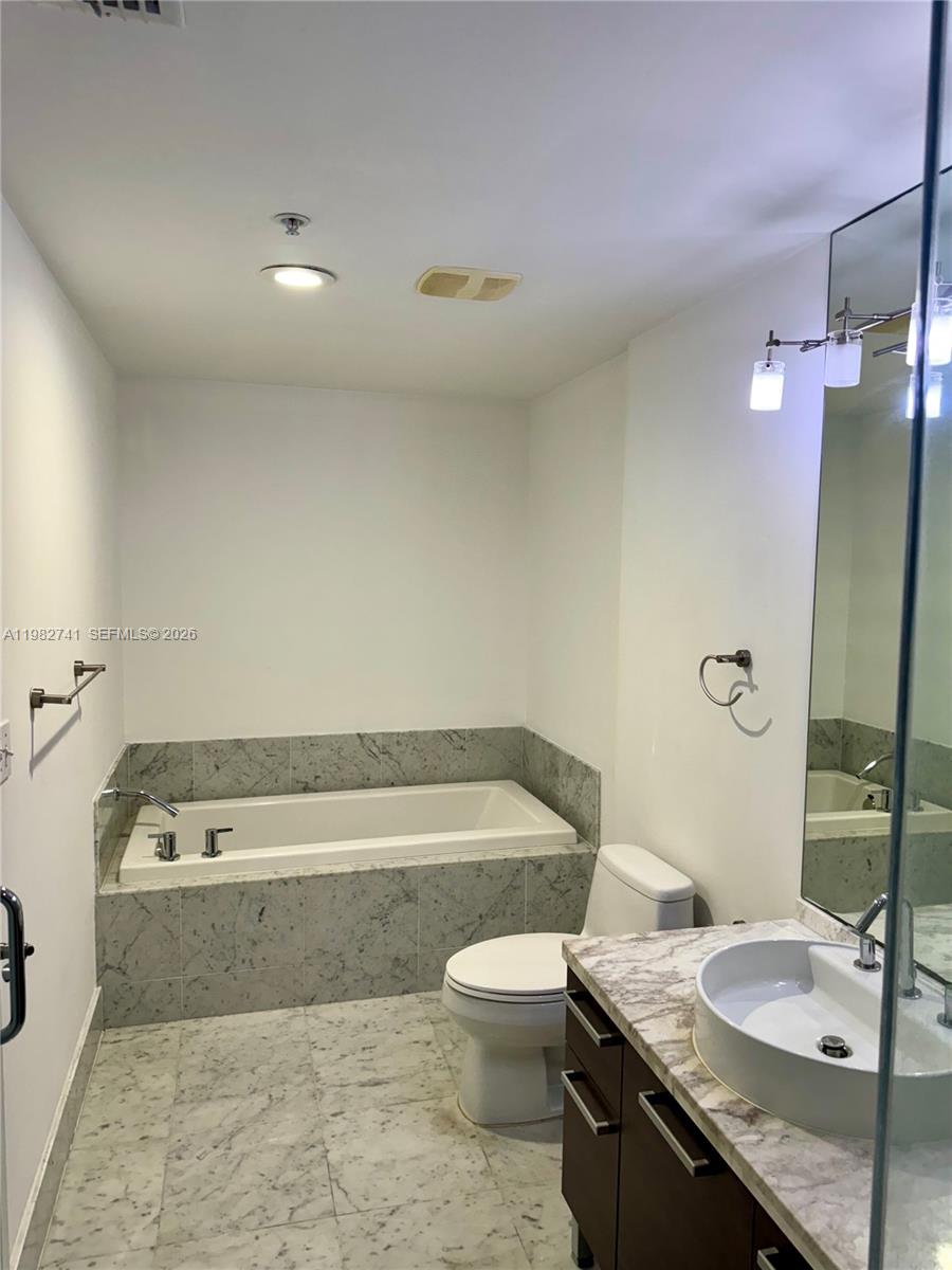 253 NE 2nd St #2306, Miami FL 33132