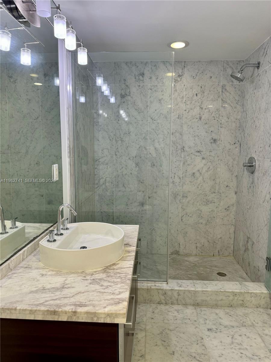 253 NE 2nd St #2306, Miami FL 33132