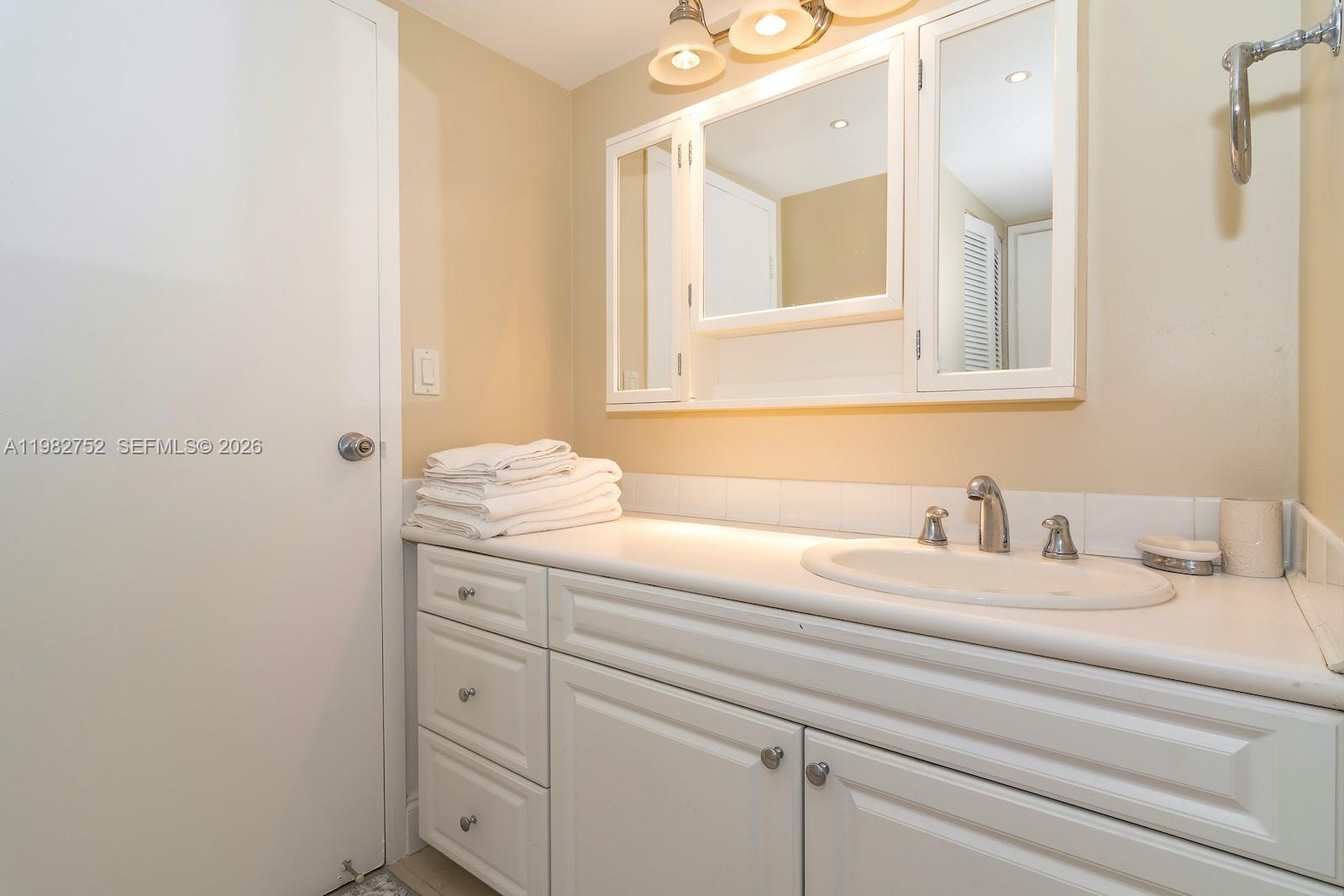 2333 Brickell Ave #1710, Miami FL 33129