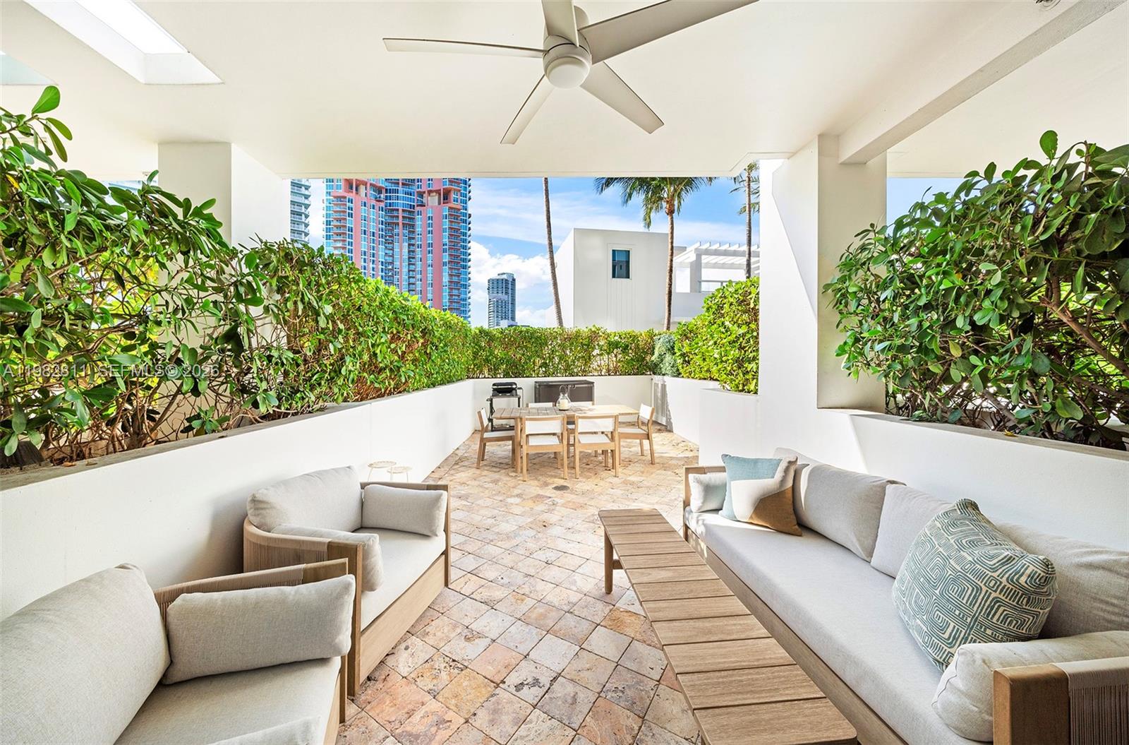 50 S Pointe Dr #509, Miami Beach FL 33139