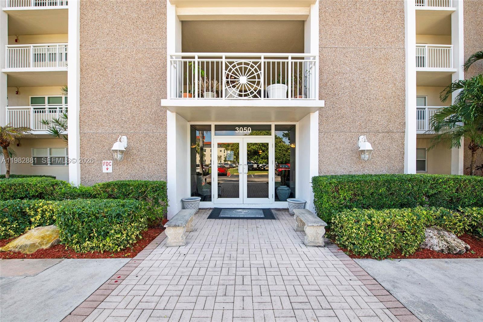 3050 NE 48th Ct #401, Lighthouse Point FL 33064