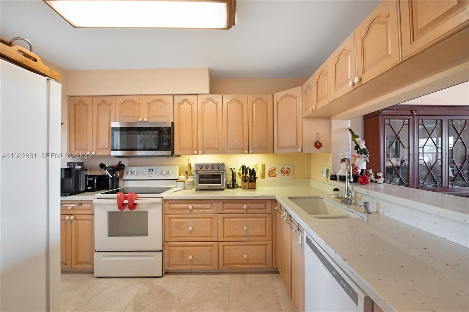 3050 NE 48th Ct #401, Lighthouse Point FL 33064