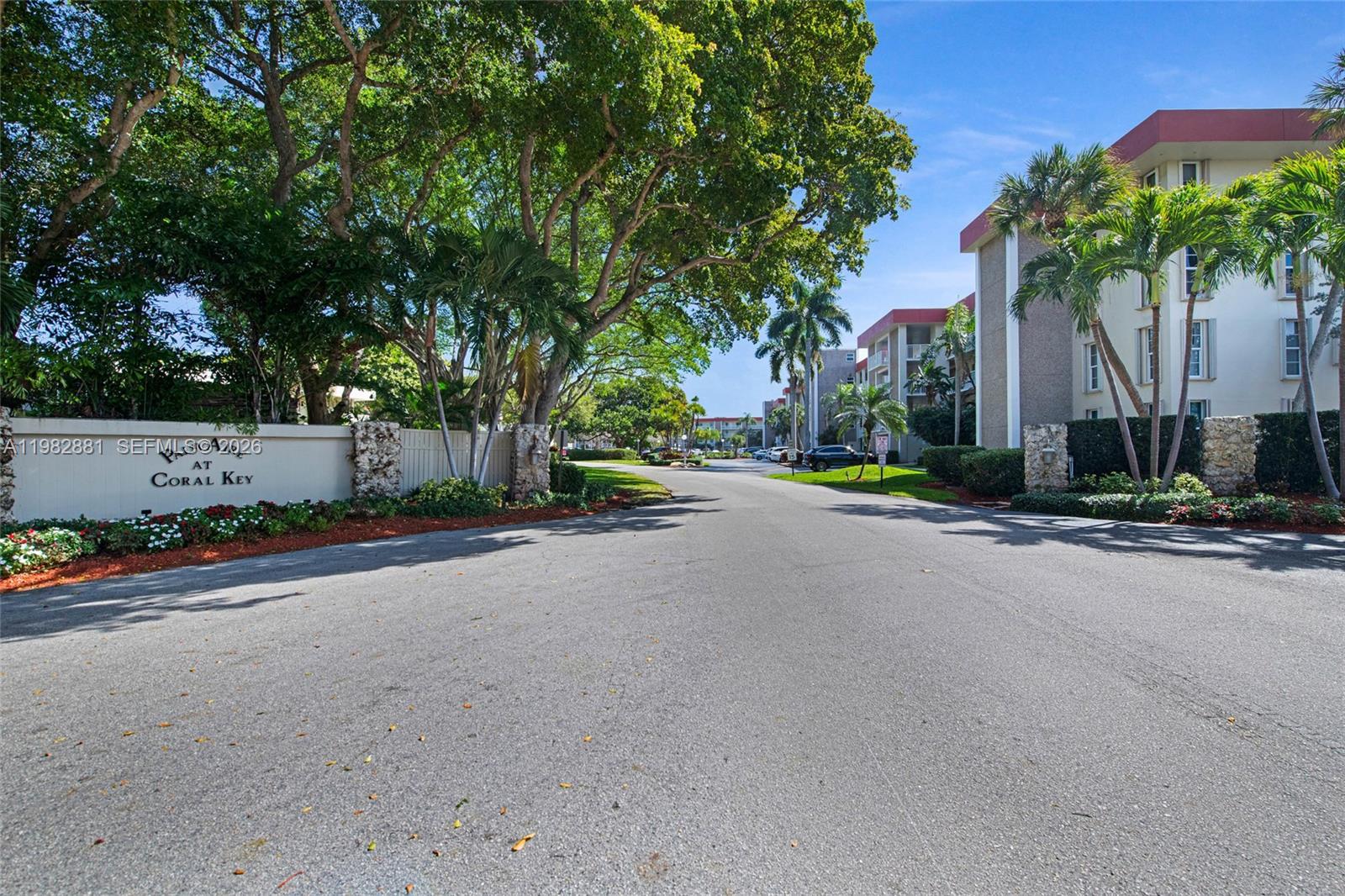 3050 NE 48th Ct #401, Lighthouse Point FL 33064