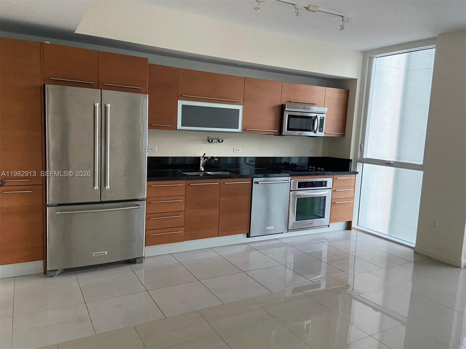 244 Biscayne Blvd #3305, Miami FL 33132