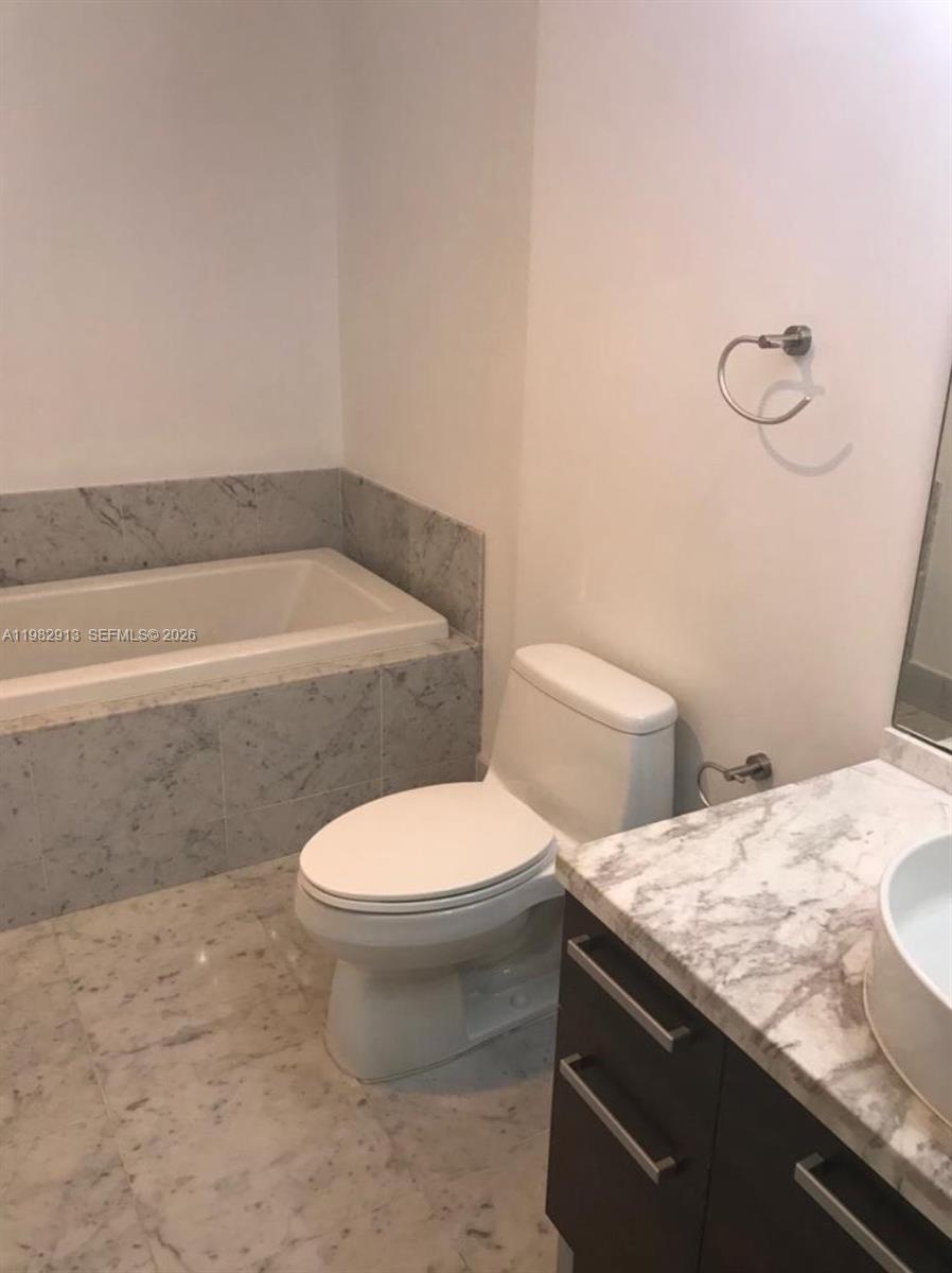 244 Biscayne Blvd #3305, Miami FL 33132