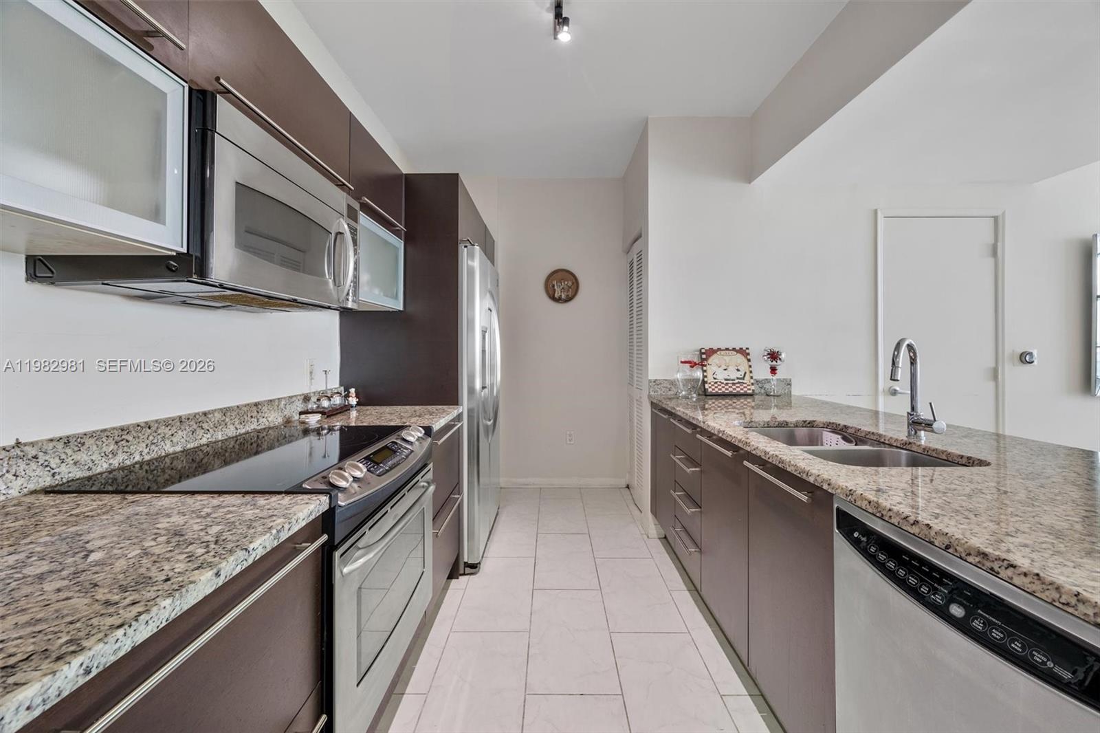 951 Brickell Ave #1806, Miami FL 33131