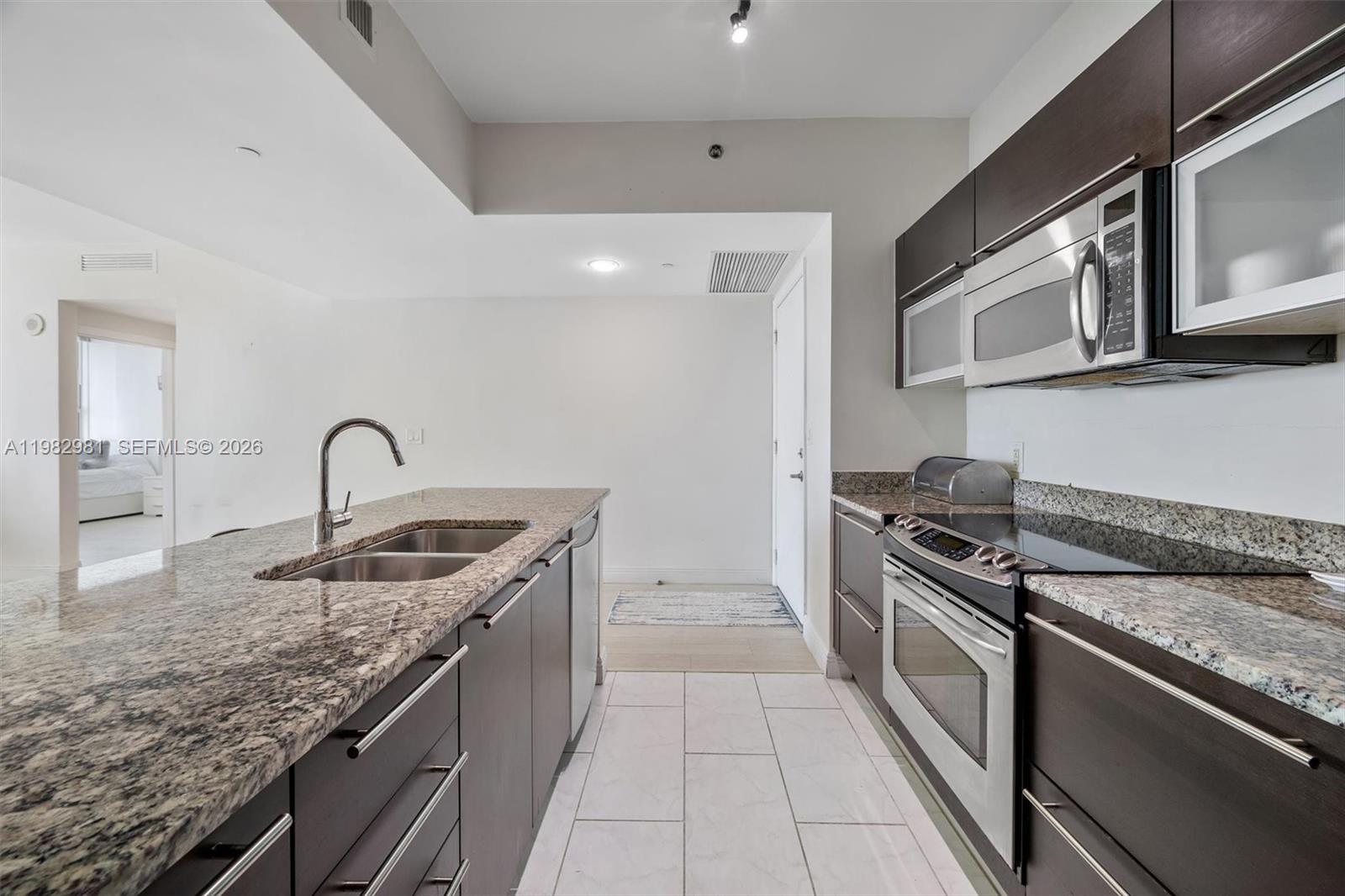 951 Brickell Ave #1806, Miami FL 33131