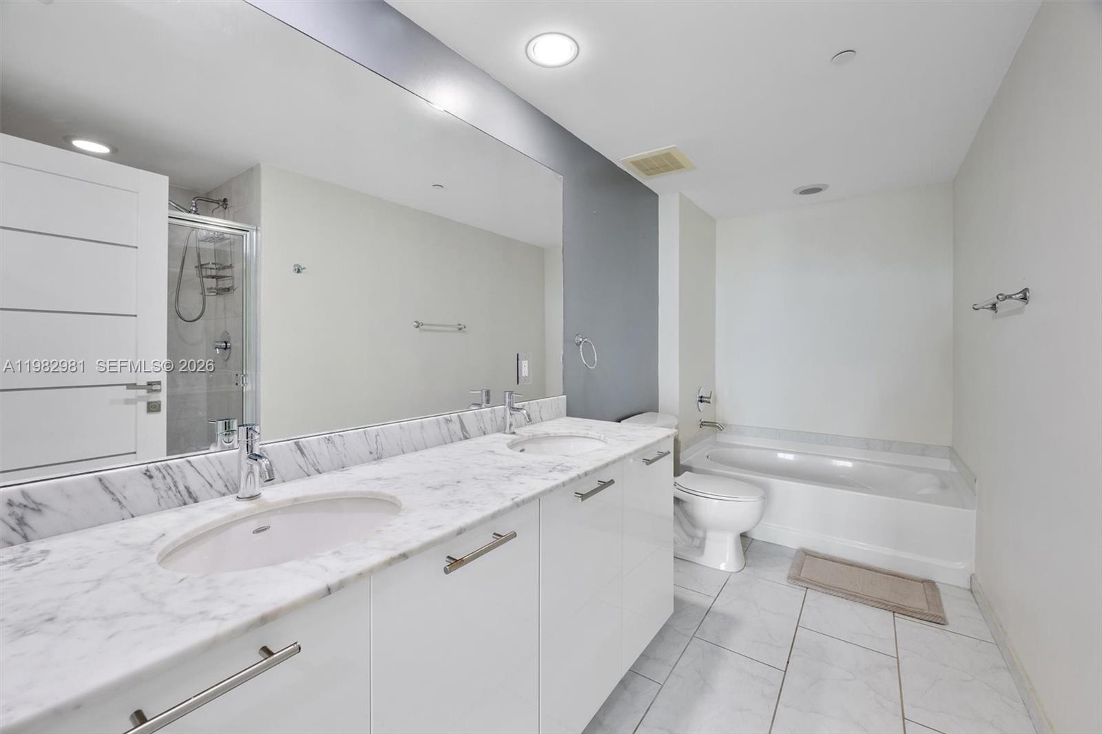 951 Brickell Ave #1806, Miami FL 33131