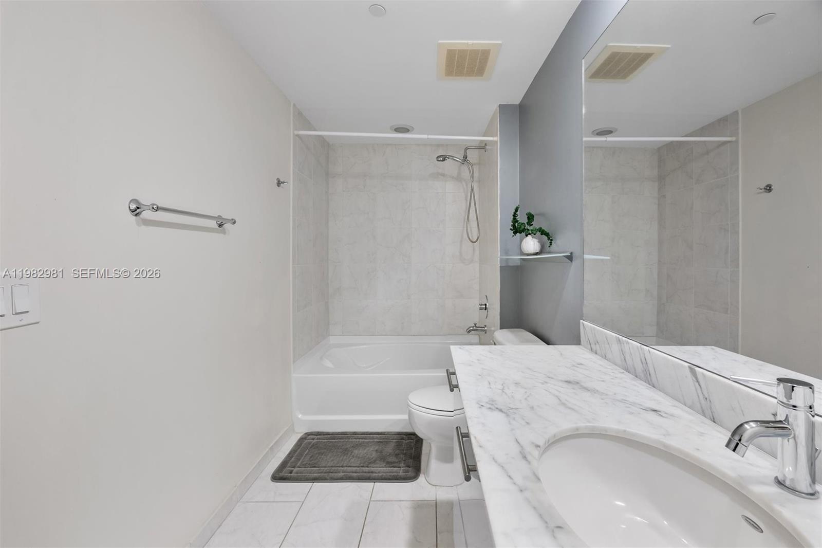 951 Brickell Ave #1806, Miami FL 33131