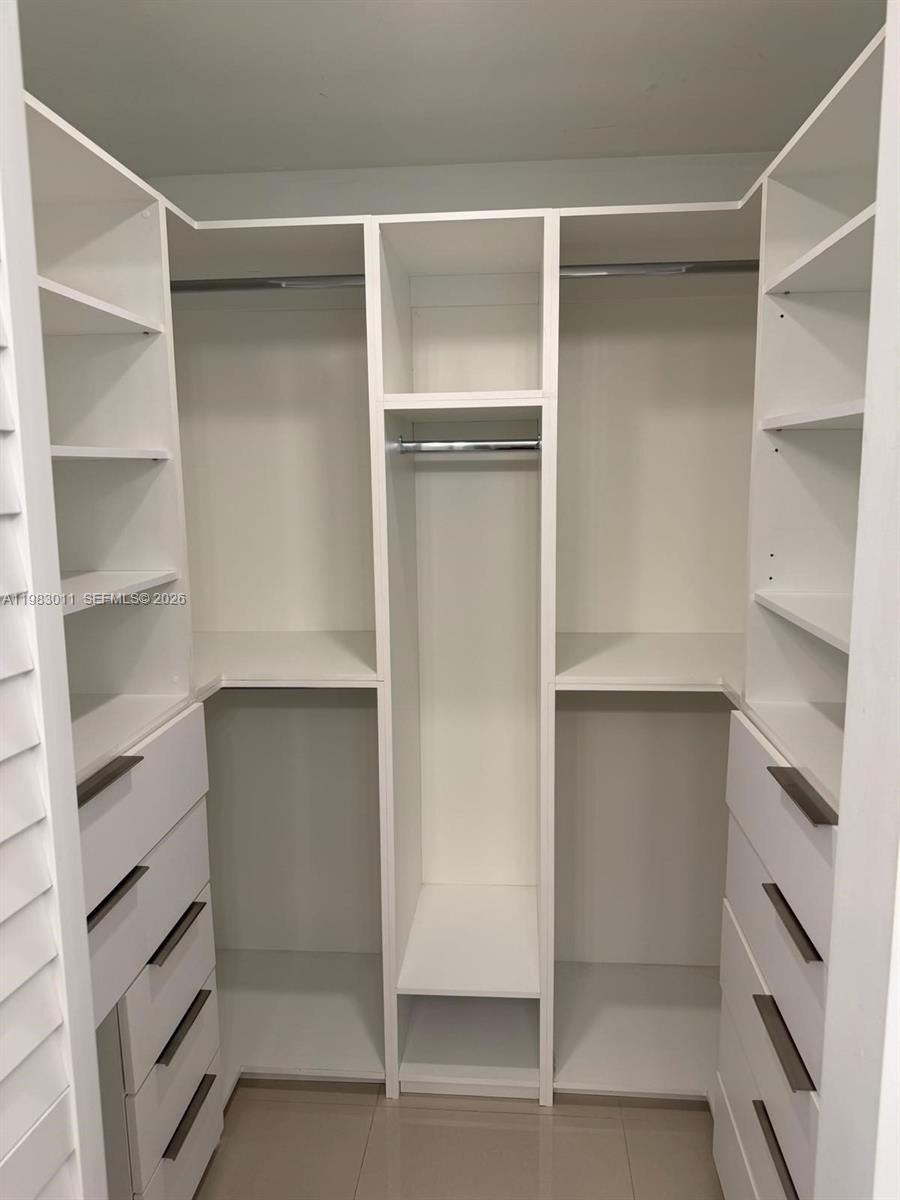 600 NE 27th St #902, Miami FL 33137