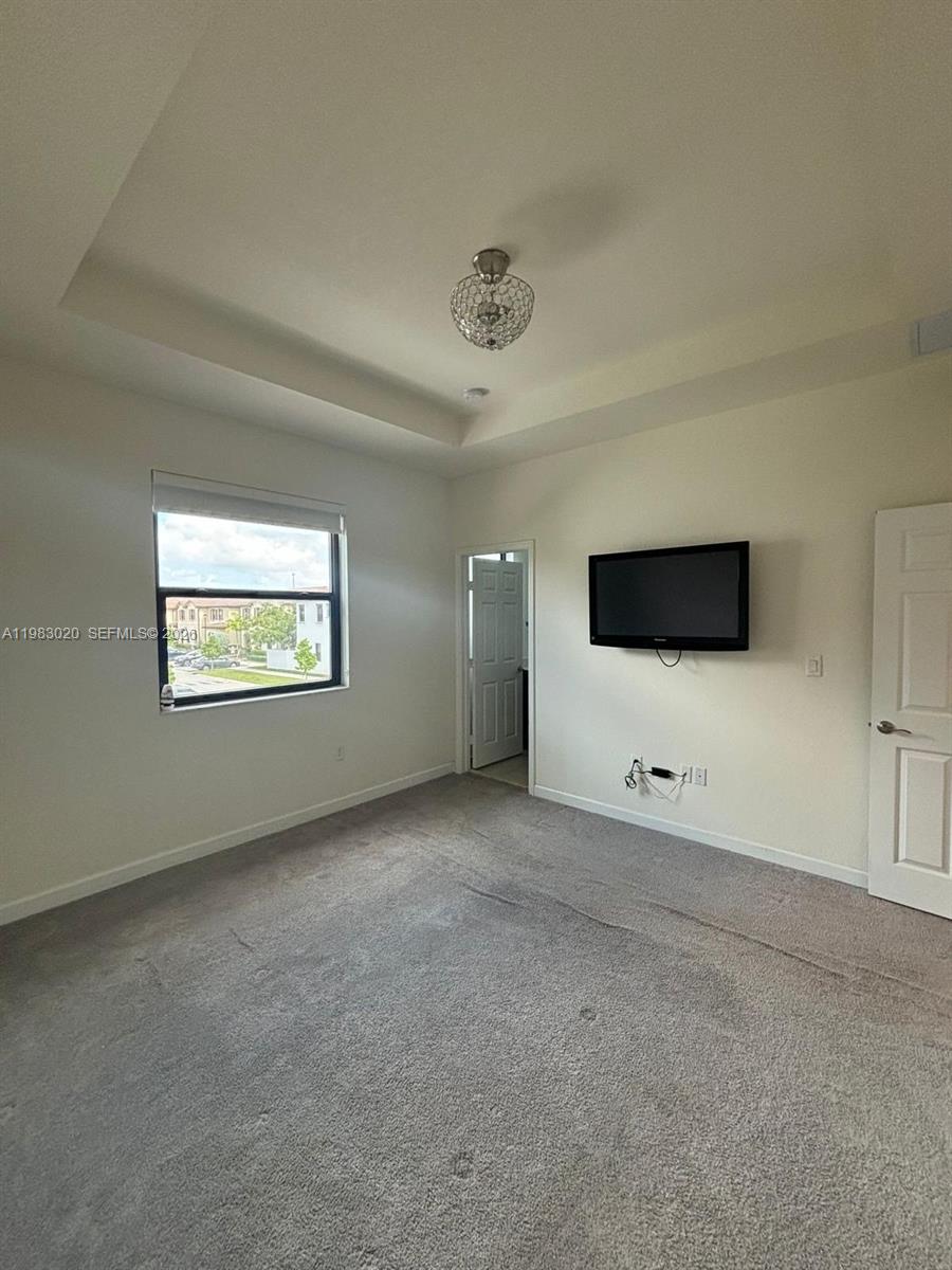 3337 W 105th Ter, Hialeah FL 33018