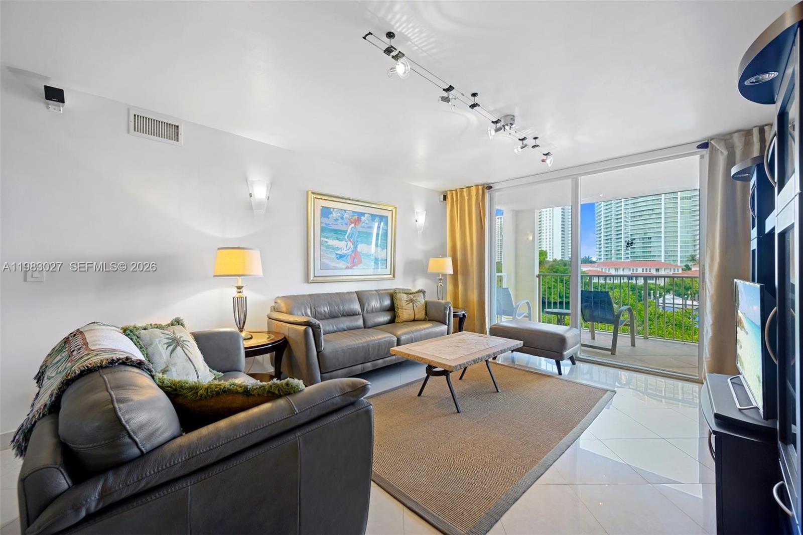 19999 E Country Club Dr #1406, Aventura FL 33180