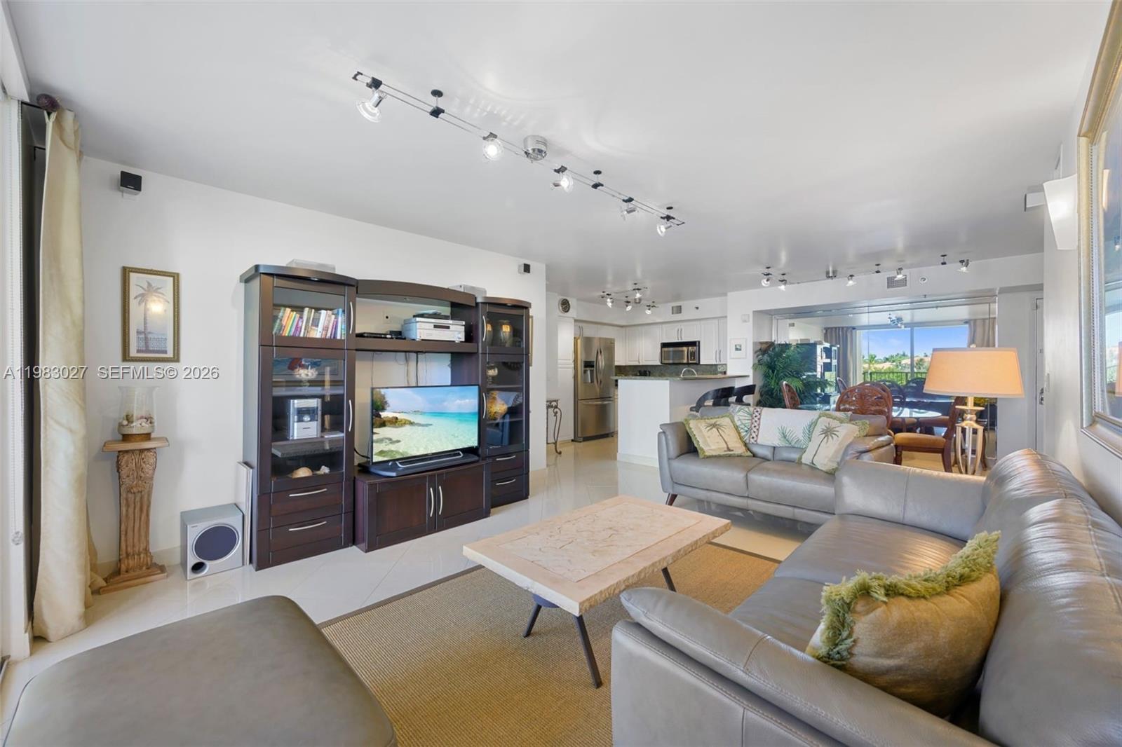 19999 E Country Club Dr #1406, Aventura FL 33180
