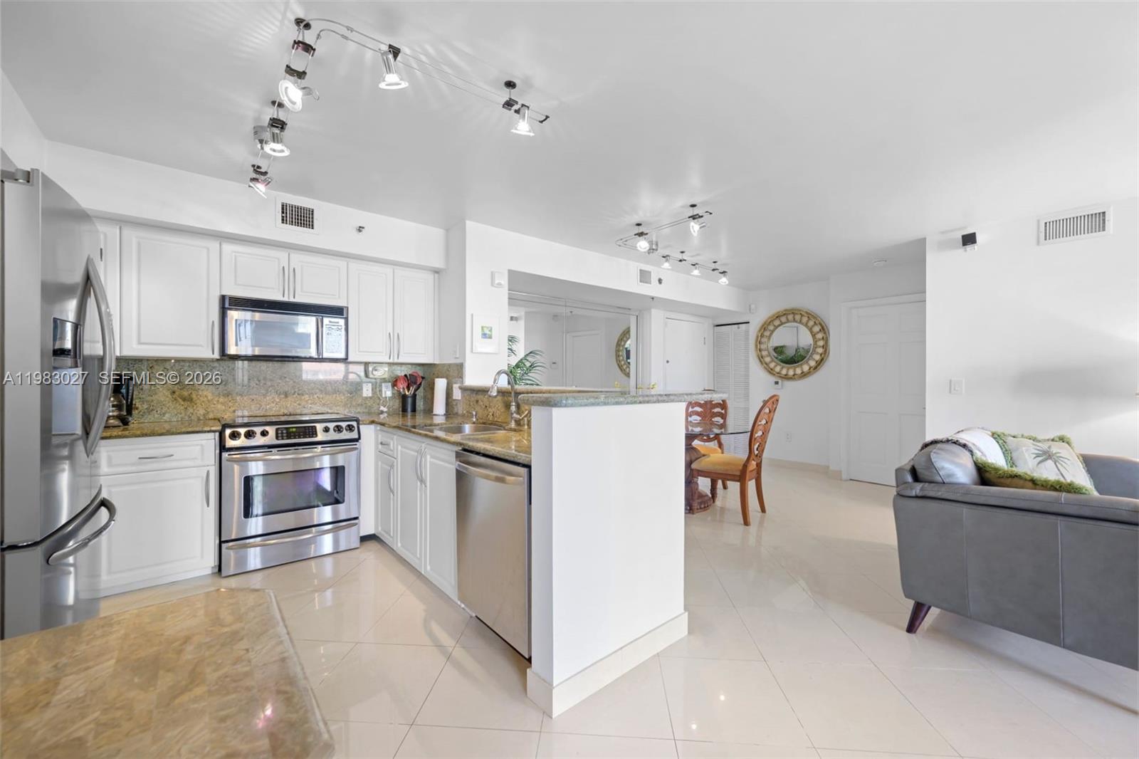 19999 E Country Club Dr #1406, Aventura FL 33180