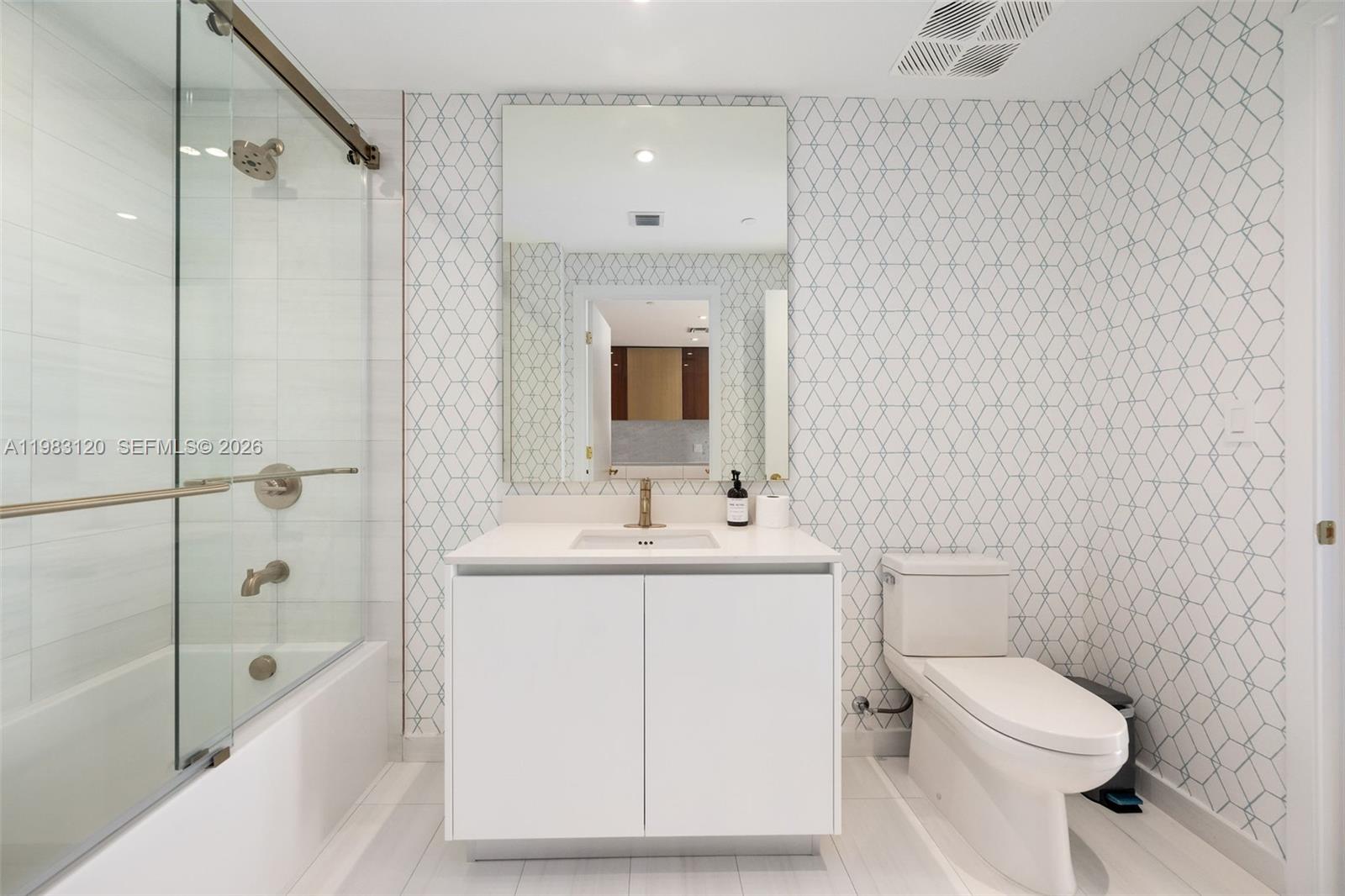 2678 Tigertail Ave #1705, Miami FL 33133