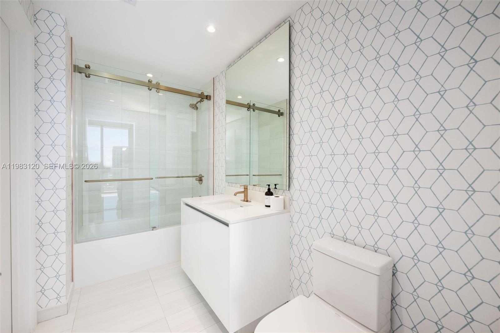 2678 Tigertail Ave #1705, Miami FL 33133