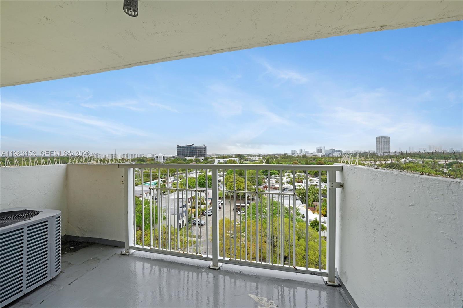 2000 NE 135th St #1010, North Miami FL 33181