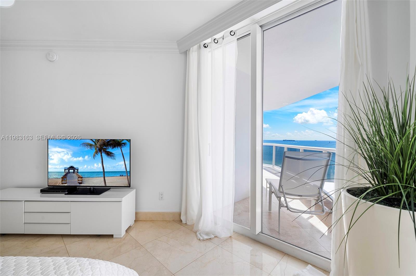 4775 Collins Ave #1504, Miami Beach FL 33140