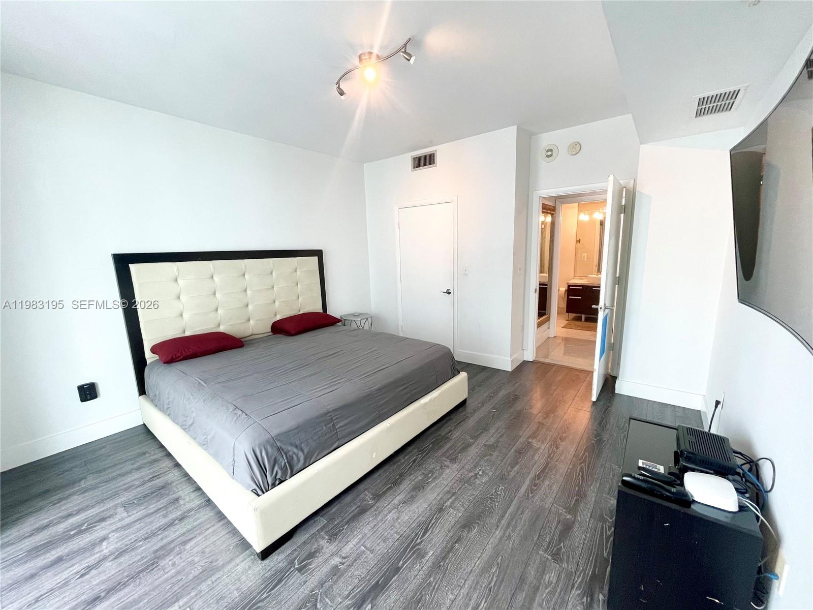 253 NE 2nd St #2506, Miami FL 33132
