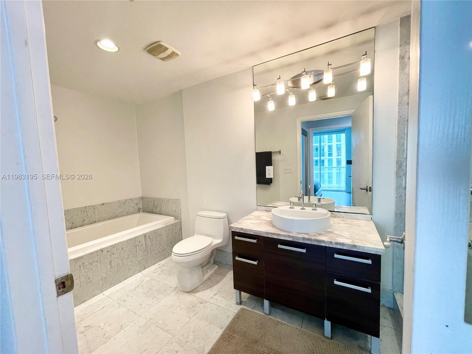 253 NE 2nd St #2506, Miami FL 33132