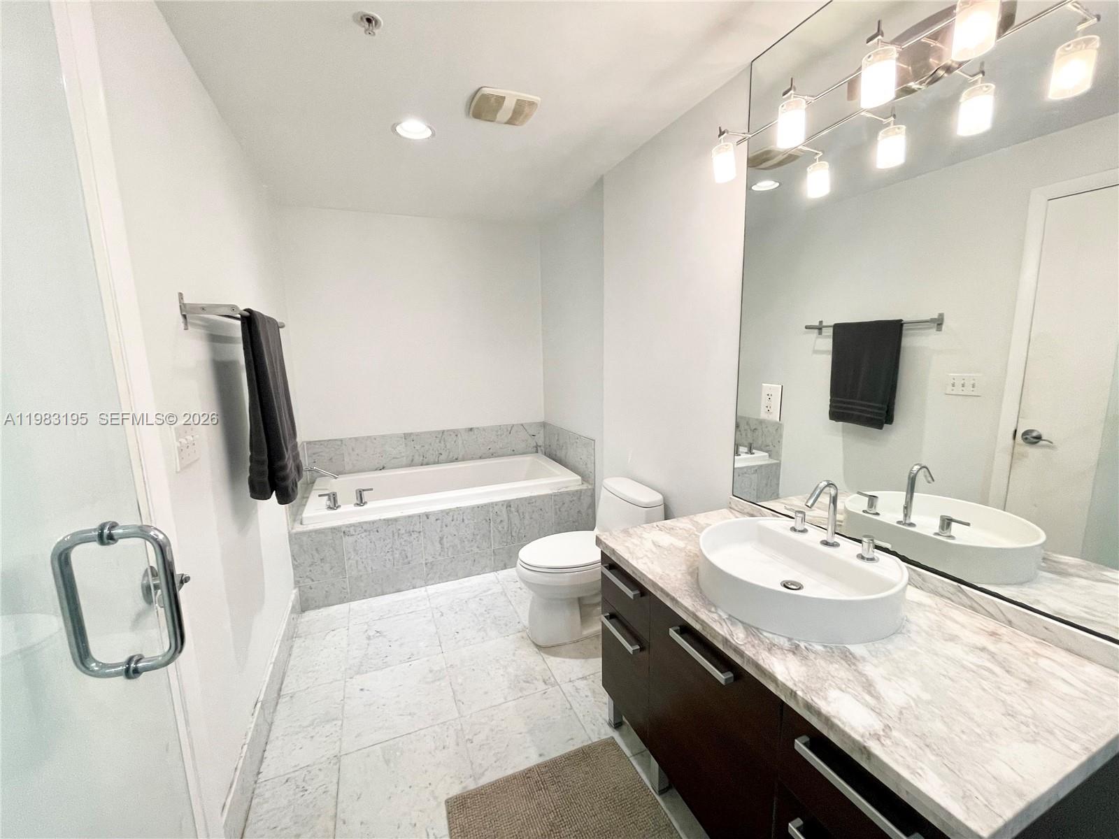 253 NE 2nd St #2506, Miami FL 33132