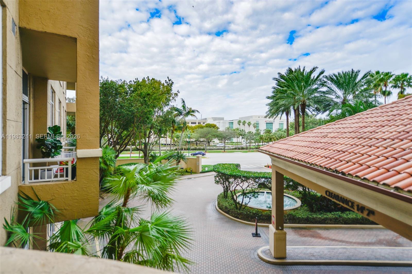 19501 W Country Club Dr #211, Aventura FL 33180