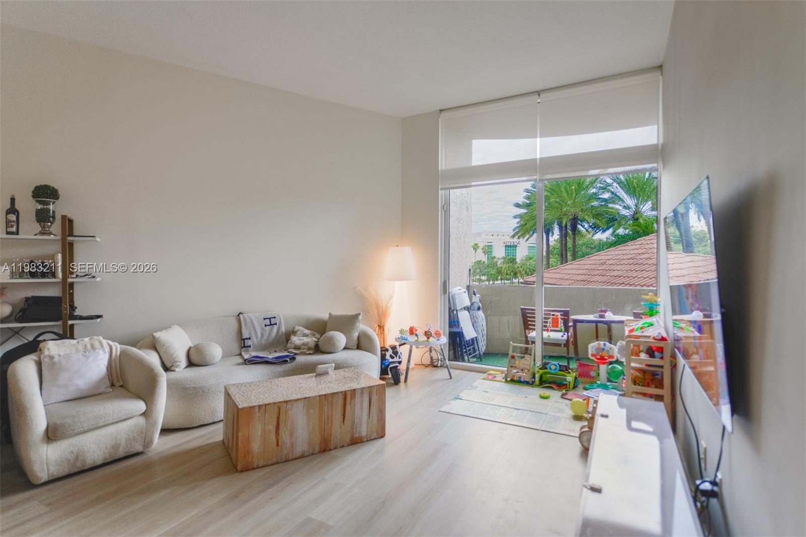 19501 W Country Club Dr #211, Aventura FL 33180