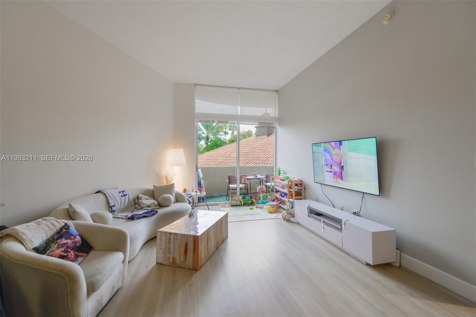 19501 W Country Club Dr #211, Aventura FL 33180
