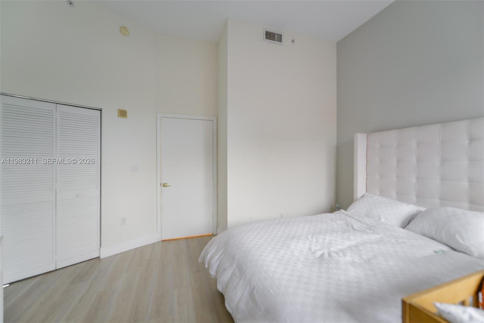19501 W Country Club Dr #211, Aventura FL 33180