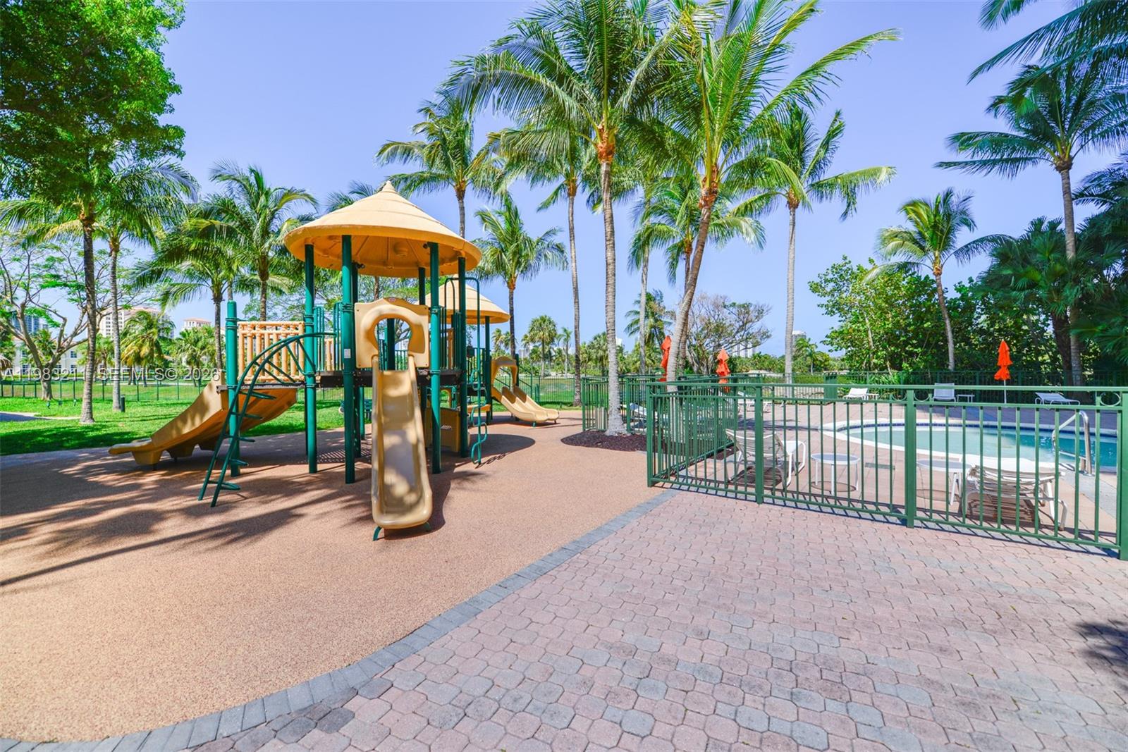 19501 W Country Club Dr #211, Aventura FL 33180
