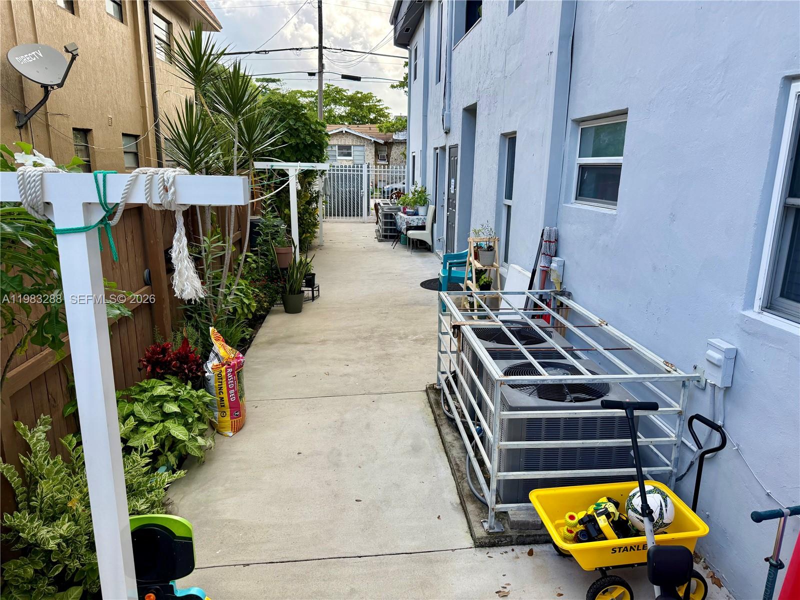 1305 NW 4th St #3, Miami FL 33125